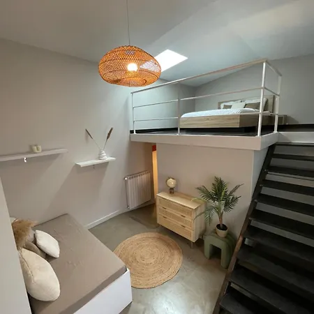 La Tuilerie Du Bazalac לינה וארוחת בוקר 3*